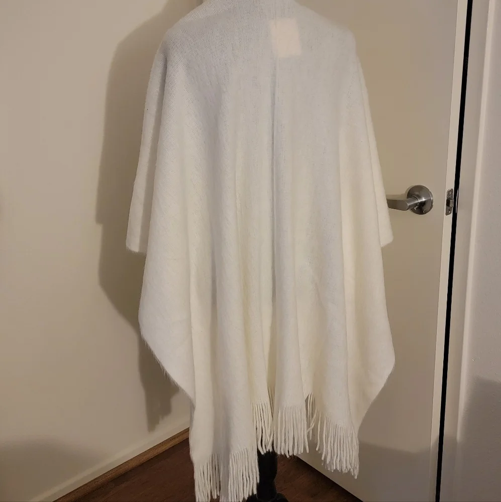 Cover shawl - Picture 2 of 5